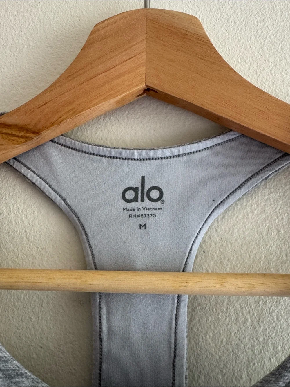 Alo Yoga sports bra grey ribbed medium